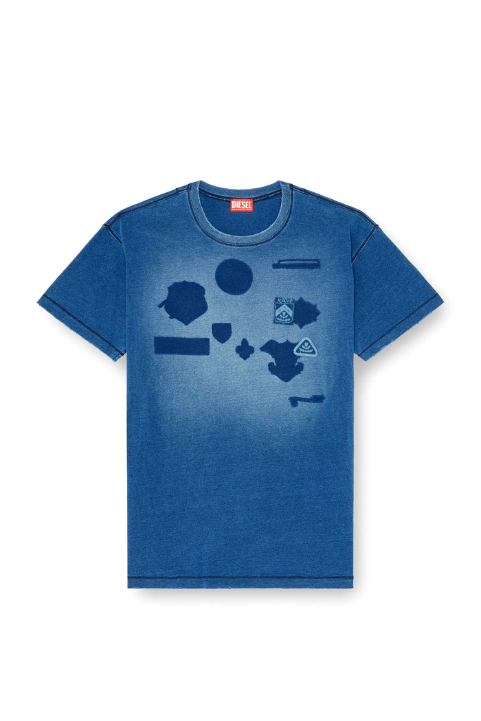 T-shirt with shadow-effect patches