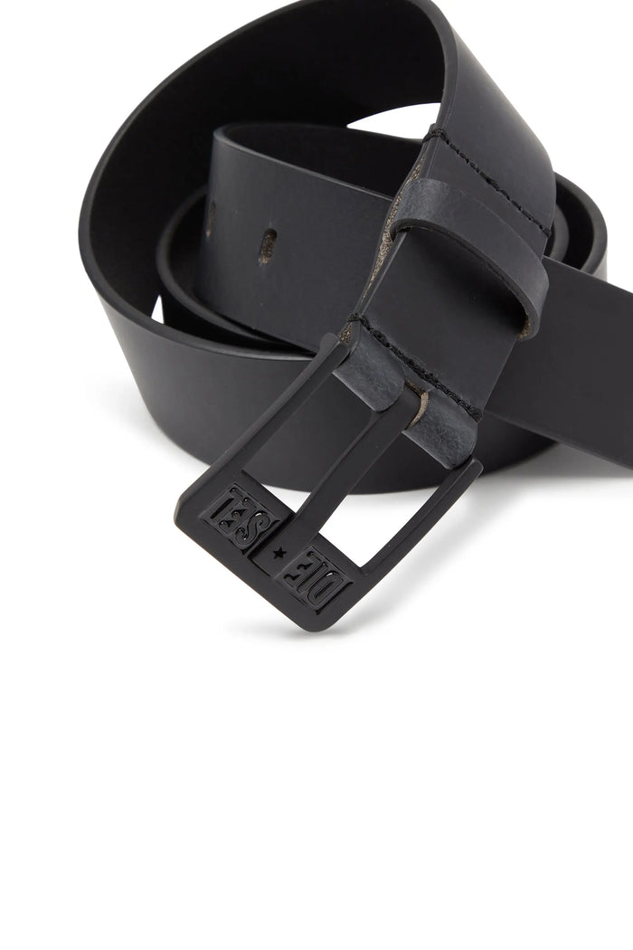 4 cm leather belt with clean-cut edges