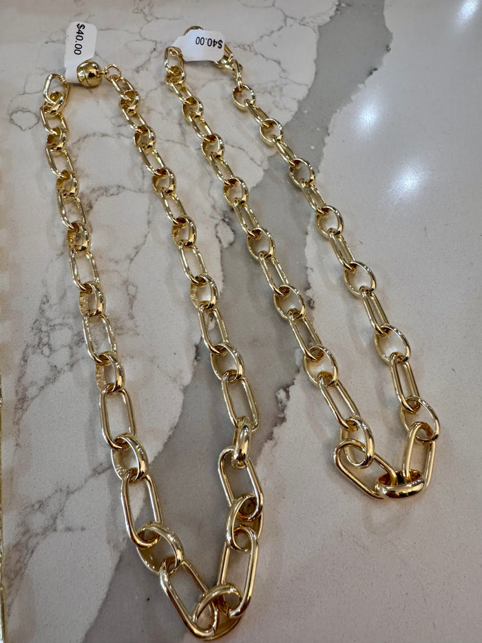 CHUNKY GOLD MAGNETIC NECKLACE