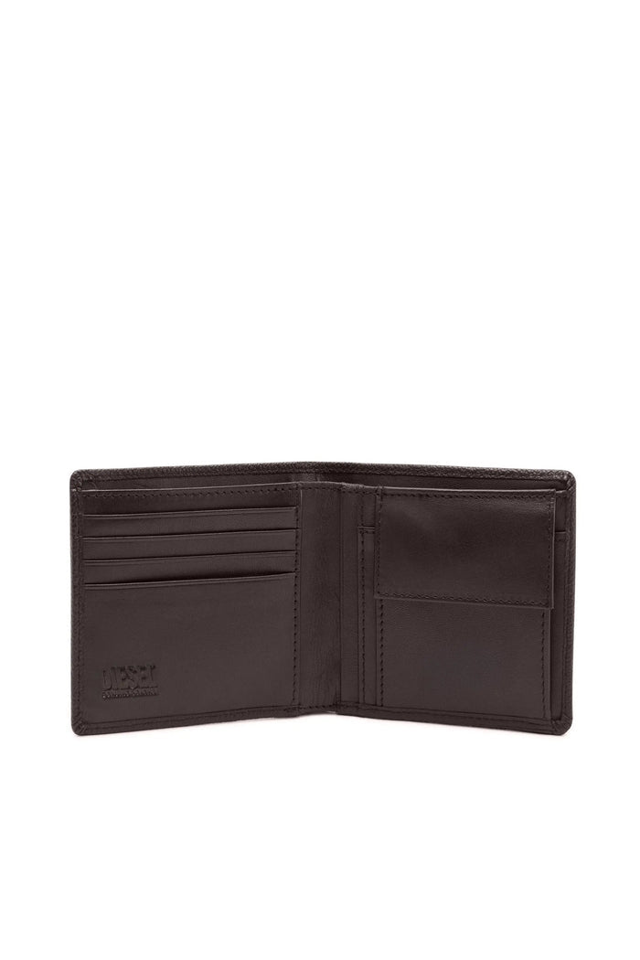 Bi-fold wallet in grainy leather