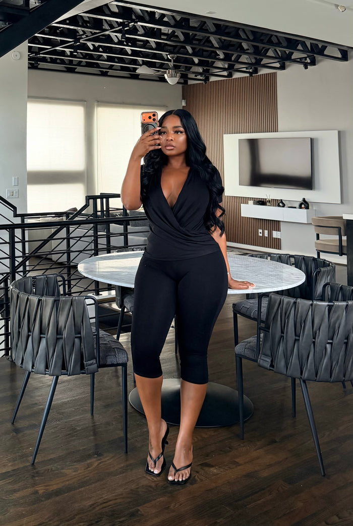 Black Crossover Capri set