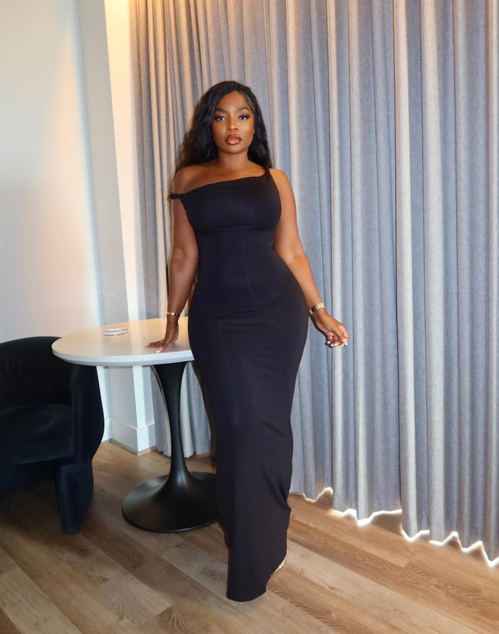 Black twisted shoulder maxi