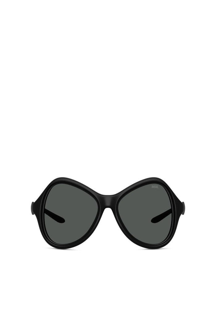 Cat-eye style sunglasses