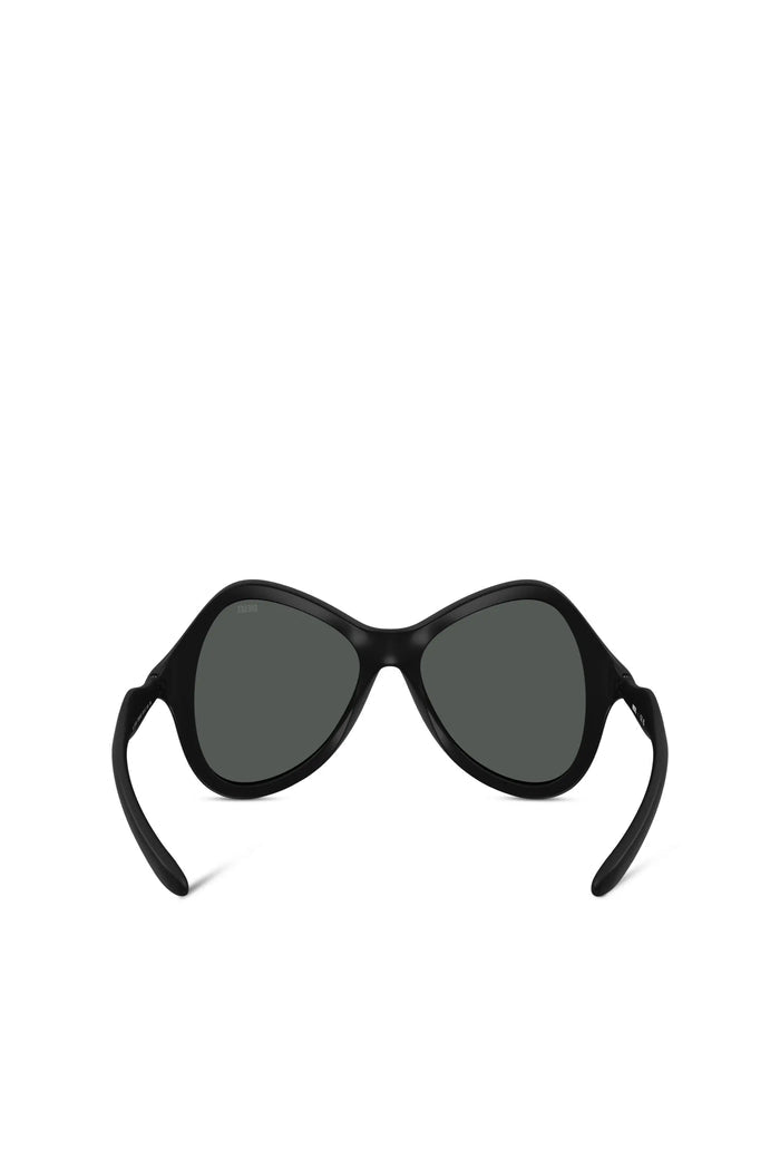 Cat-eye style sunglasses
