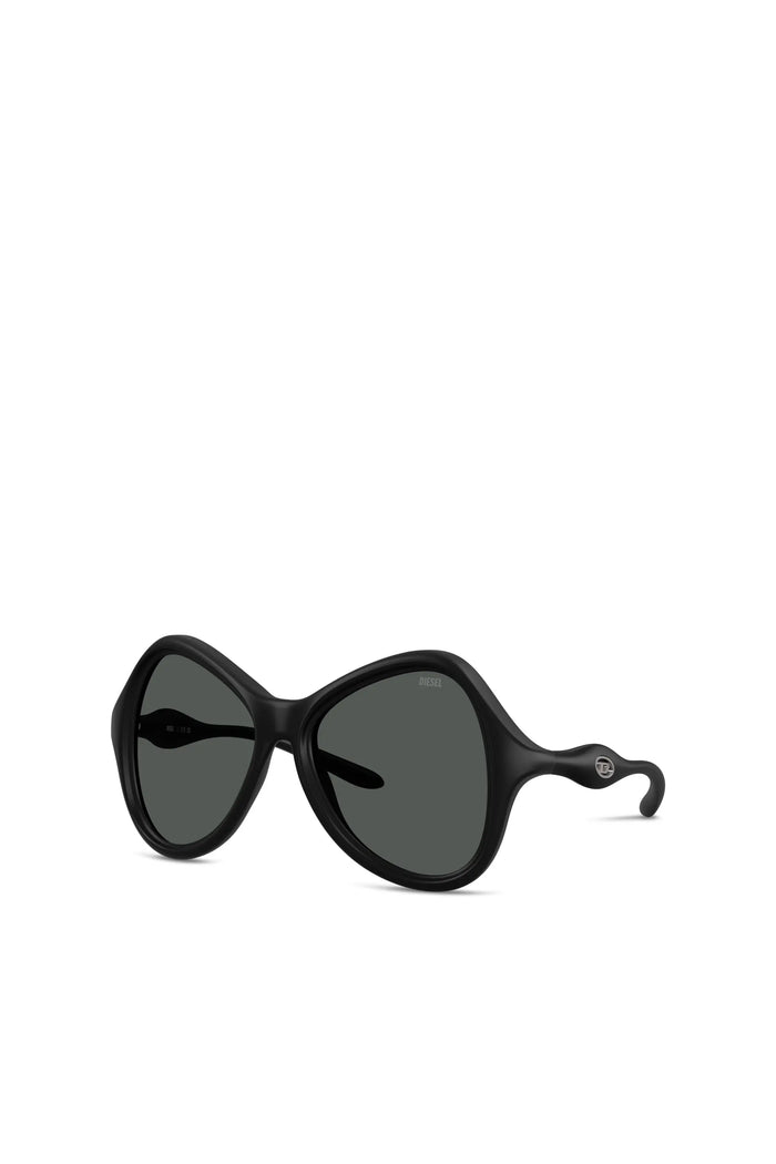 Cat-eye style sunglasses