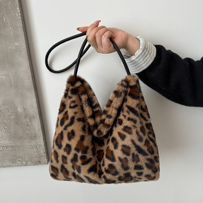 Chic Leopard Furry Shoulder Bag for Trendy Fashionistas