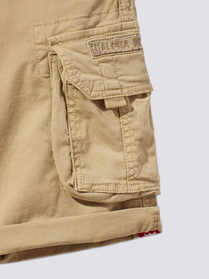 Alpha Industries Crew Short Gen I in beige, lightweight cotton, cargo pockets with flap and button closures, stitched Alpha patch.