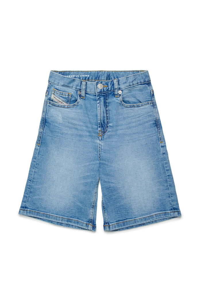 Denim shorts in treated stretch denim