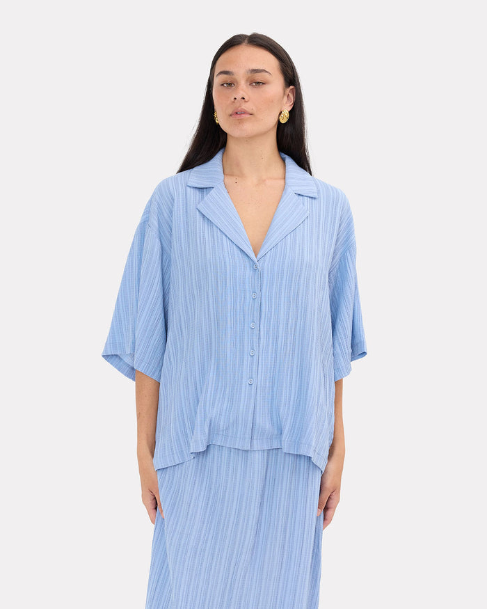 Lacey Shirt in Sky Crepe - Breastfeeding Friendly Size Inclusive Top - The Lullaby Club