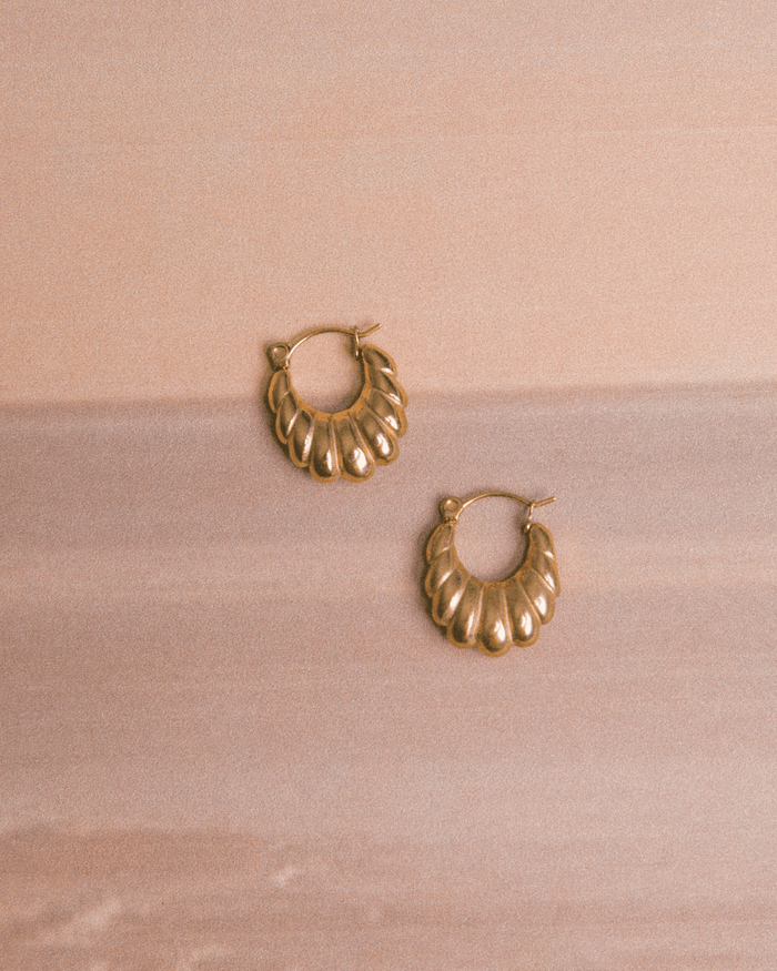 Gigi Hoop Earrings | Gold