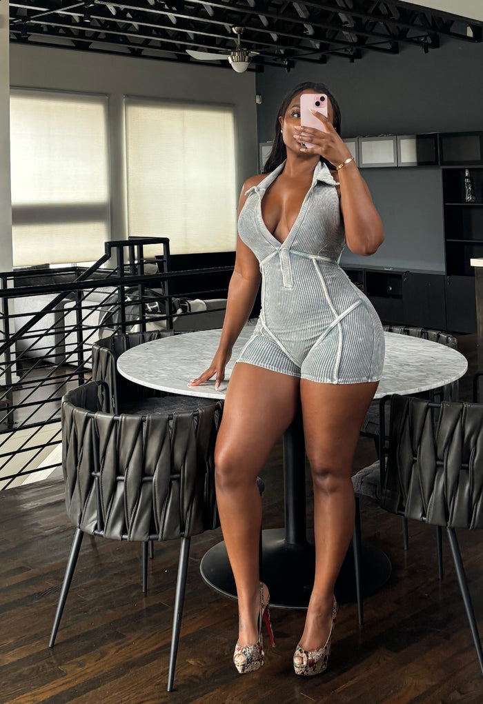 Gray outline collar romper