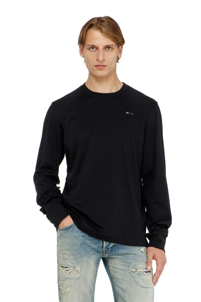 Long-sleeve T-shirt with metal logo plaque