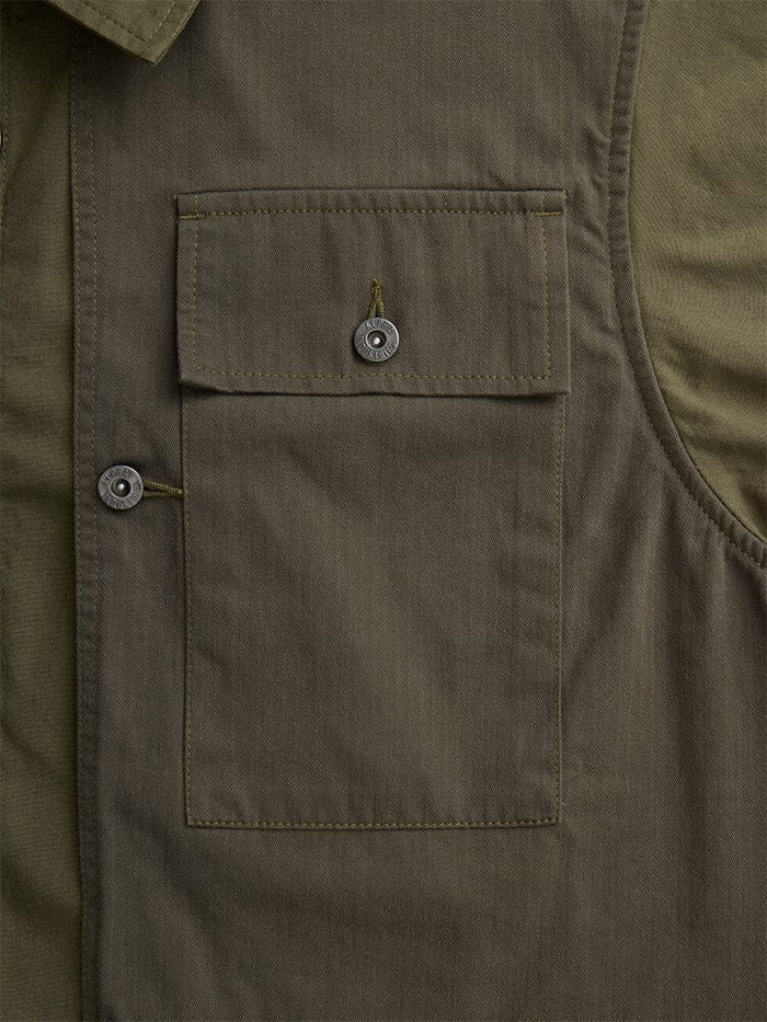 Alpha Industries LS P-44 Overshirt, olive green, sturdy fabric, chest pocket with button detail and functional outer pockets.
