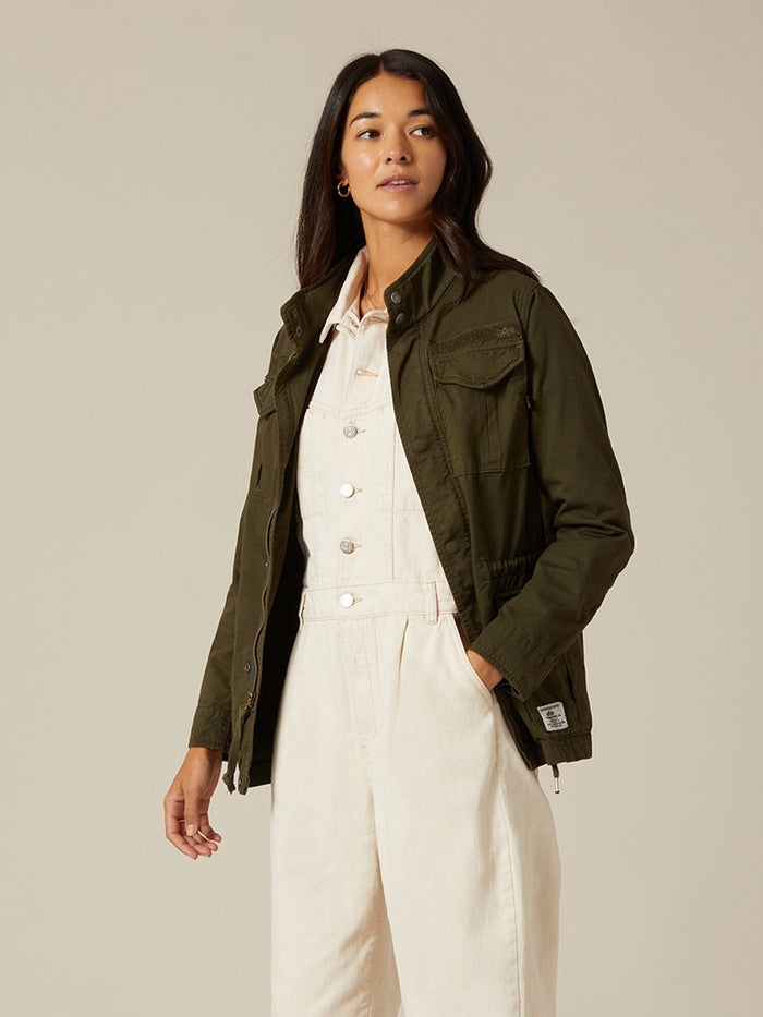Alpha Industries M-65 Mod Lightweight Field Jacket W, Forest Green, front zipper and snap closures.
