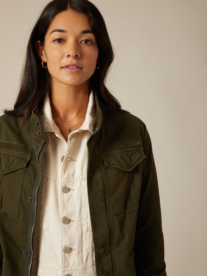 Alpha Industries M-65 Mod Lightweight Field Jacket W, white, button-up front.