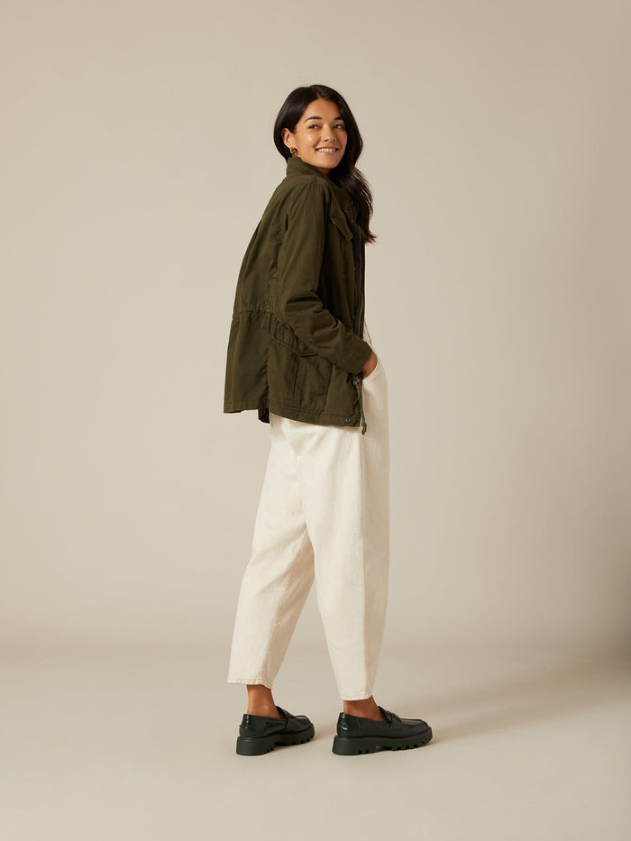 Alpha Industries M-65 Mod Lightweight Field Jacket W, 100% cotton exterior, MA-1 utility pocket, button and zipper closure.