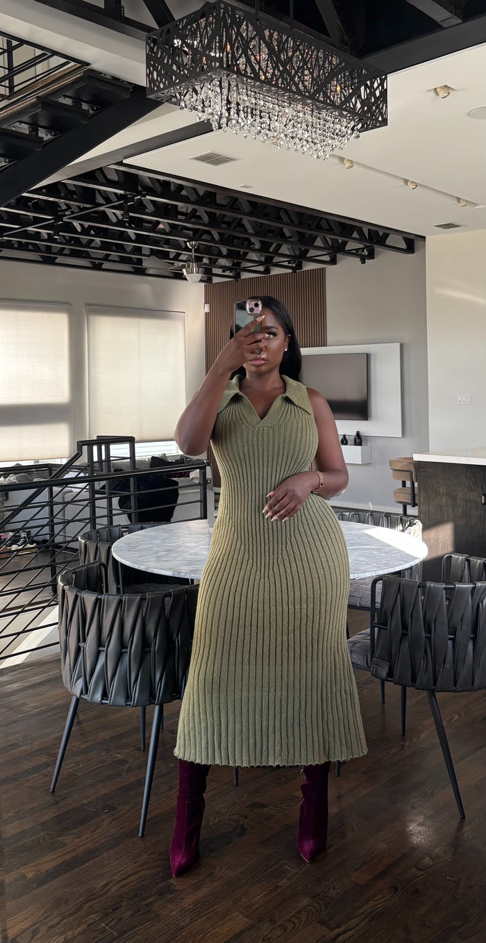 Moss collar dress