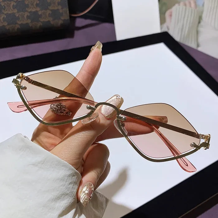 Solaré Luxe™ Gold Frame Cat Eye