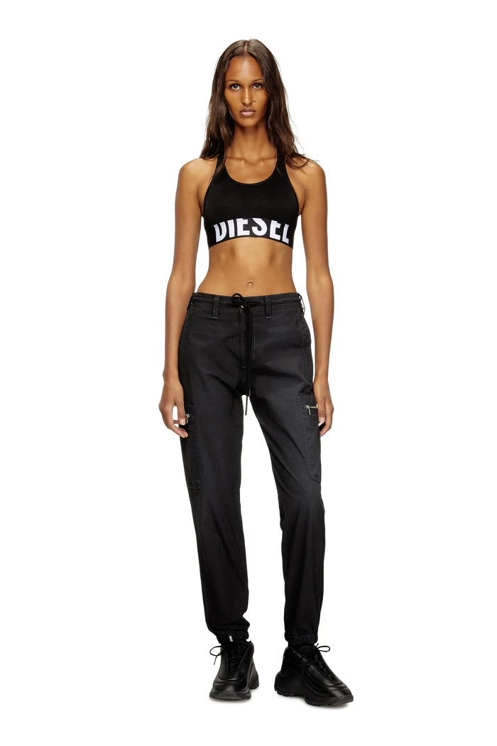 Sports bra with cut-off logo