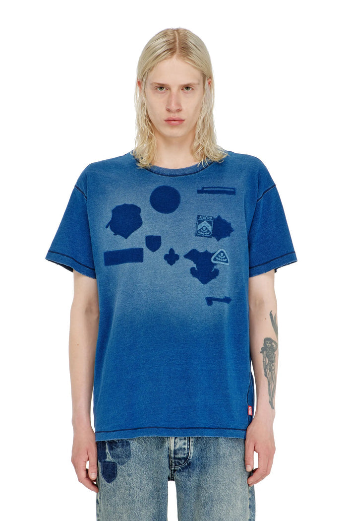 T-shirt with shadow-effect patches