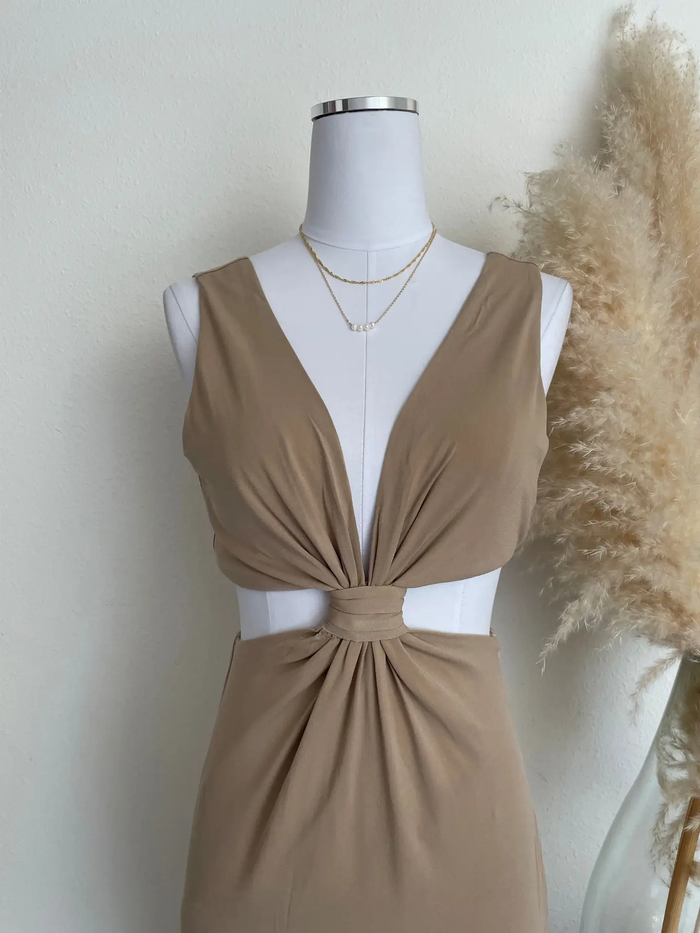 V Neck Cutout Detail Maxi Dress