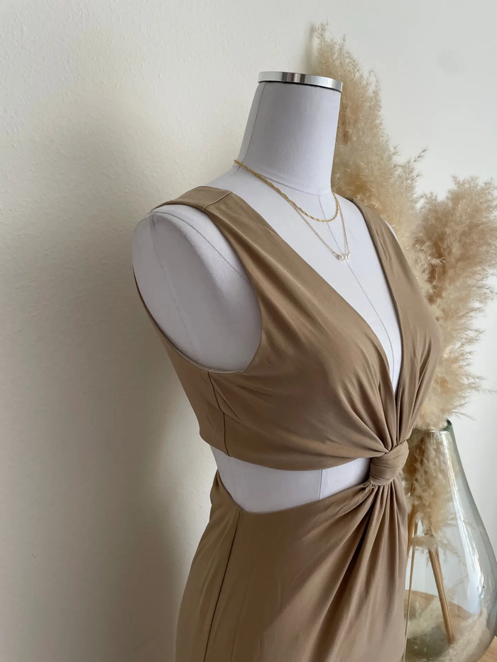 V Neck Cutout Detail Maxi Dress